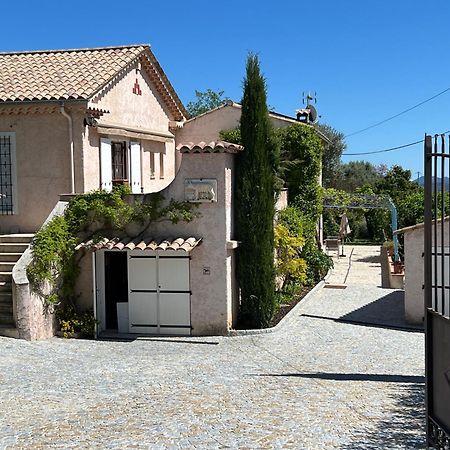 Le Nid Des Arts Bed and Breakfast Tourrettes Buitenkant foto