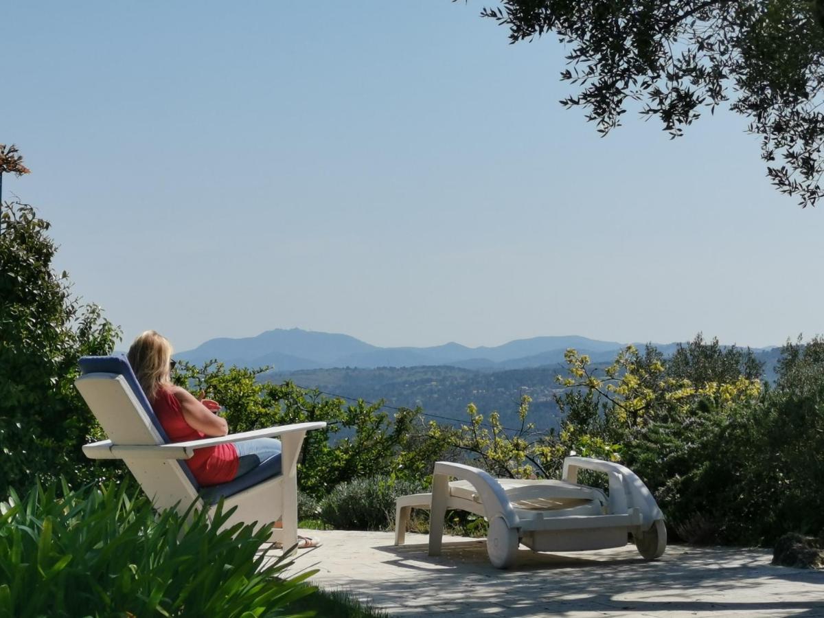 Le Nid Des Arts Bed and Breakfast Tourrettes Buitenkant foto
