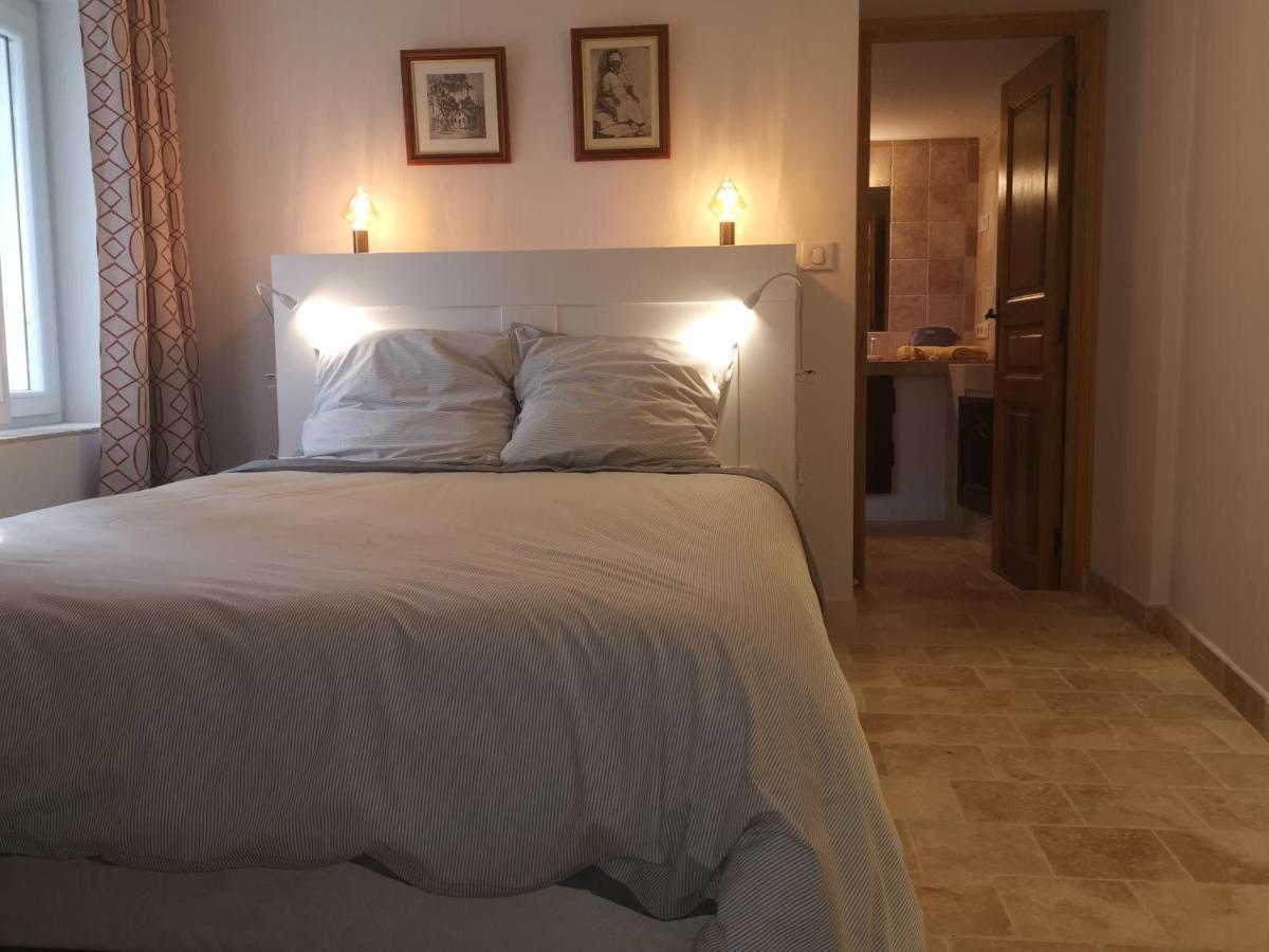 Le Nid Des Arts Bed and Breakfast Tourrettes Buitenkant foto
