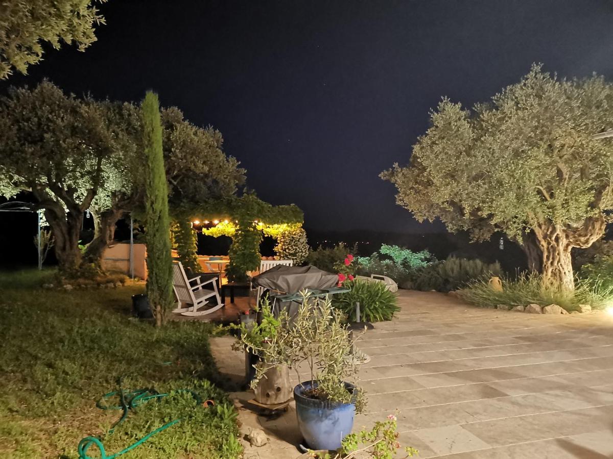 Le Nid Des Arts Bed and Breakfast Tourrettes Buitenkant foto